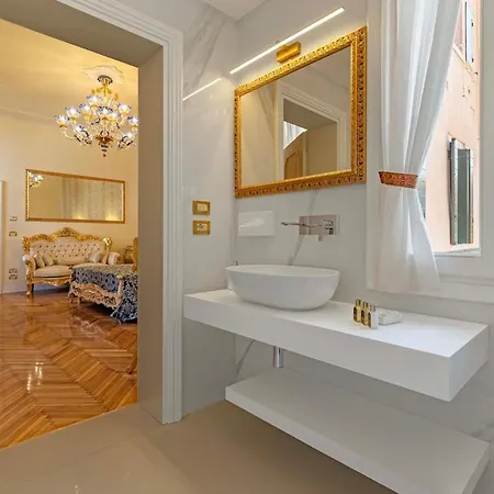 Ca' Cesare Venetian With Garden Apartament